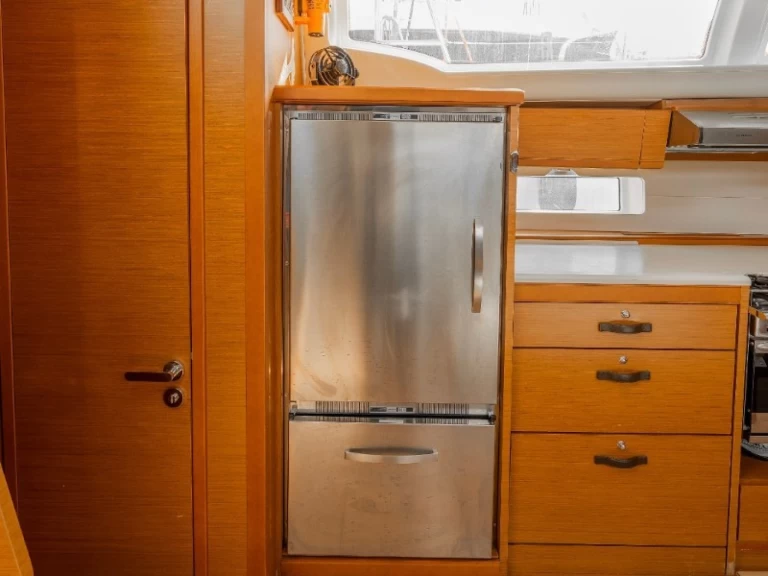 Sailboat for rent Alimos at the best price