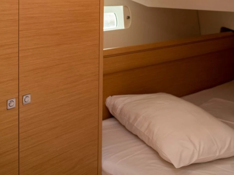 Jeanneau Sun Odyssey 449 in Alimos on SamBoat