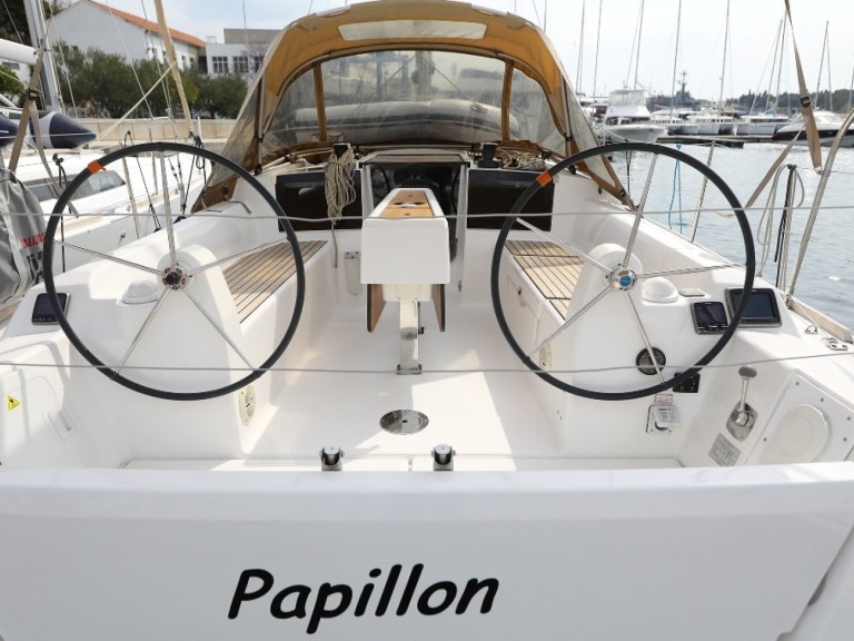 Yacht charter Šibenik cheap Dufour 350 Grand Large