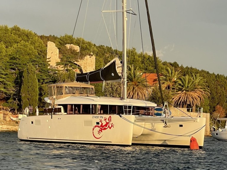 Bareboat Rental Catamaran Lagoon with a boat licence