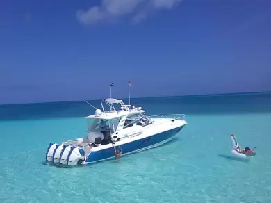 Rent a Motorboat Intrepid 475 Sport Yacht in Providenciales (475