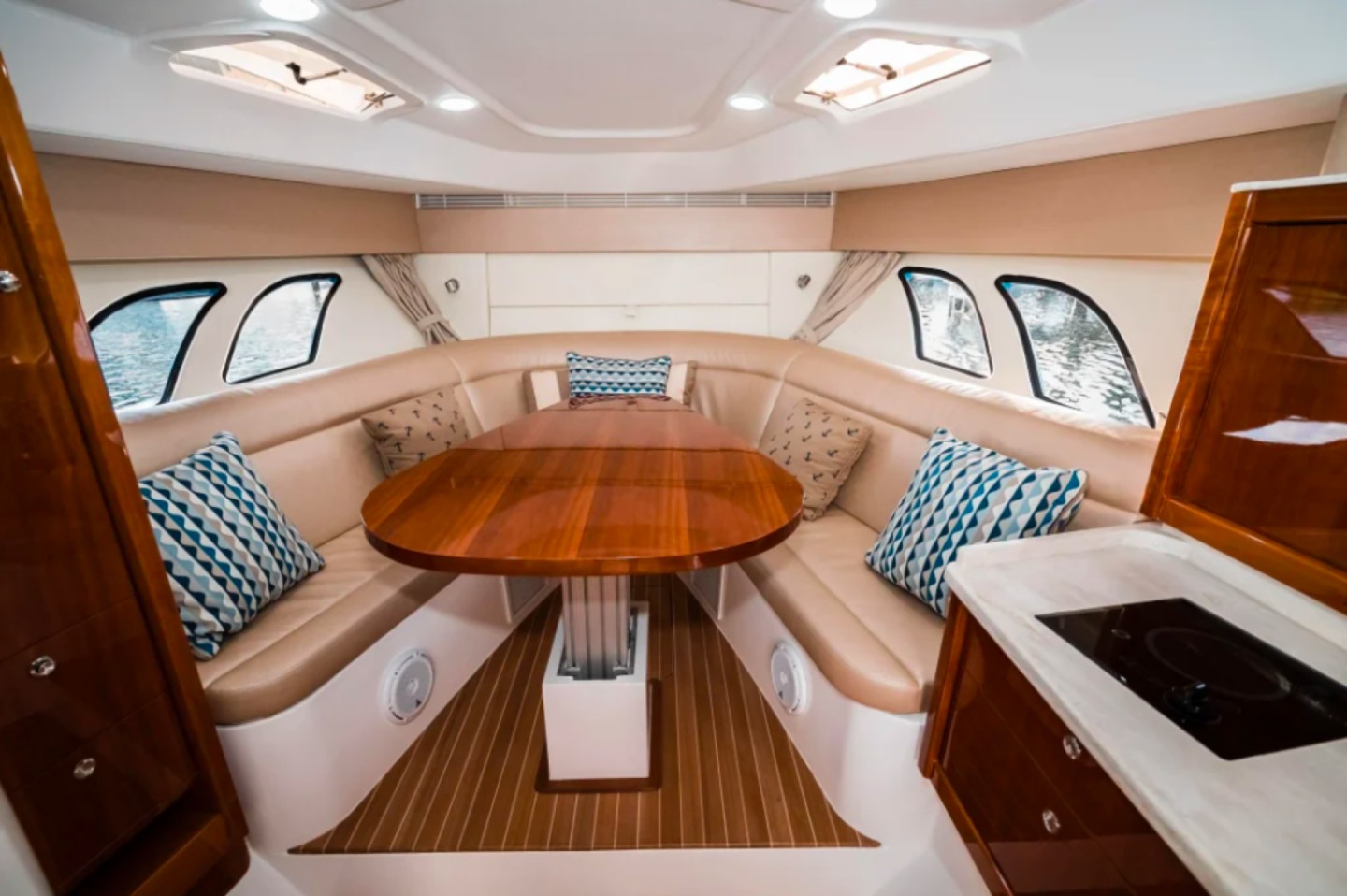 Rent a Motorboat Intrepid 475 Sport Yacht in Providenciales (475