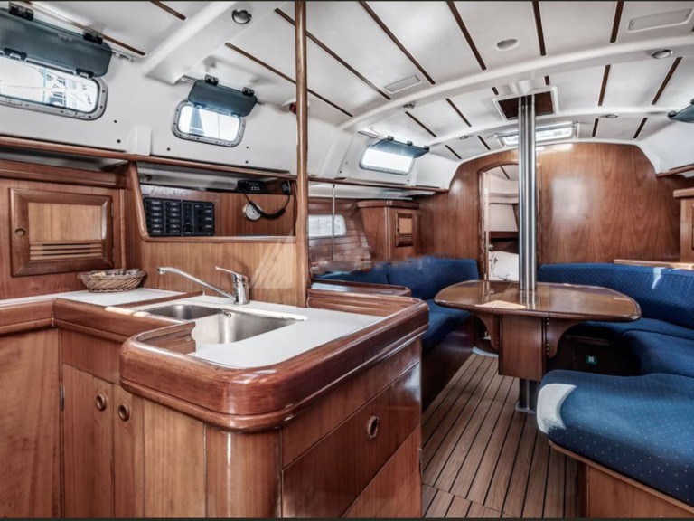 Sailboat rental with or without captain Bénéteau Kallithea