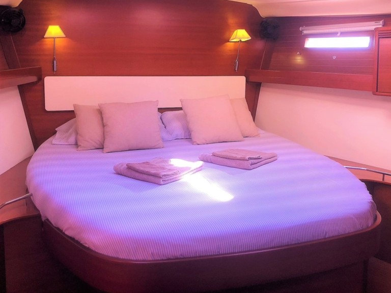 Sailboat for rent Valencia at the best price