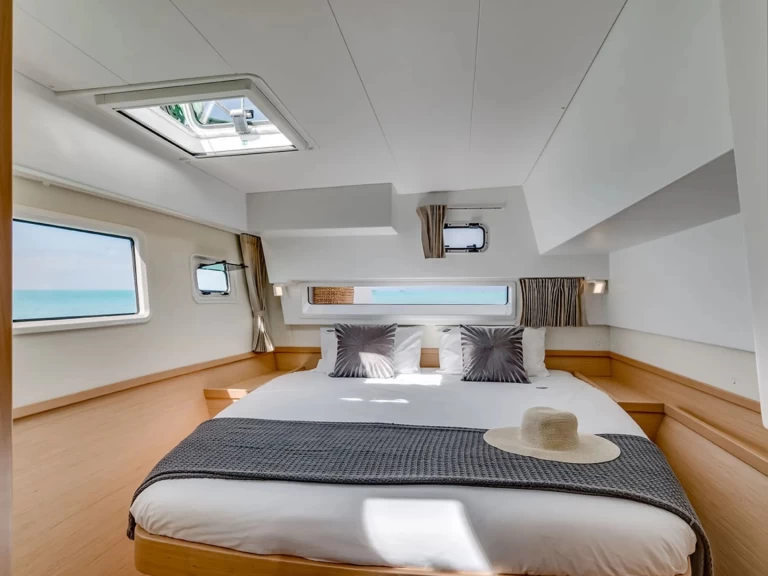 Catamaran rental in Le Marin - Lagoon Lagoon 42