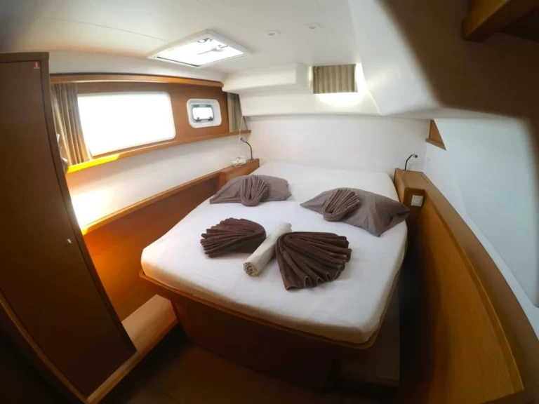 Rent a Lagoon Lagoon 450 Le Marin