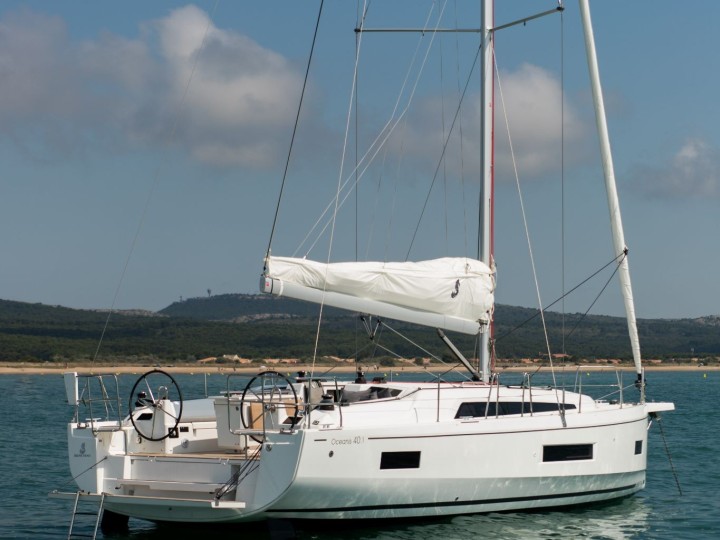Sailboat for rent Ajaccio at the best price