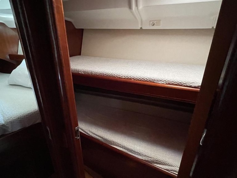 Rent a Bénéteau Oceanis Clipper 423 Nettuno