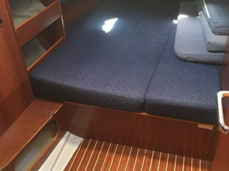 Yacht charter Nettuno cheap Oceanis Clipper 423