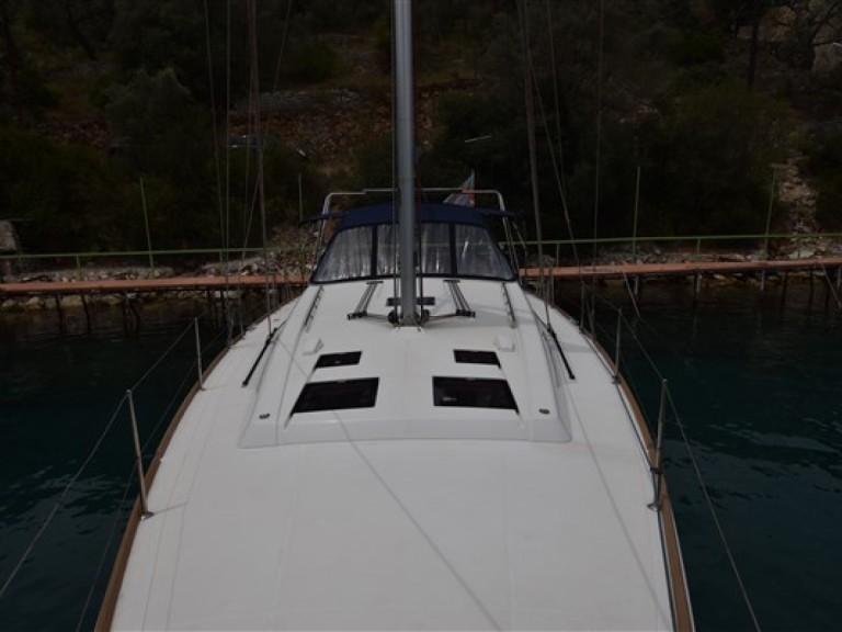 Sailboat for rent Volos at the best price