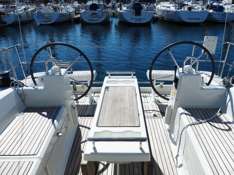 Yacht charter Arzon cheap OCEANIS 35