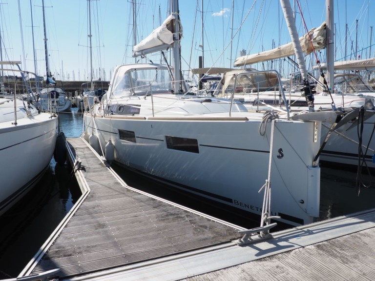 Boat rental 4 OCEANIS 35 in Arzon on Samboat