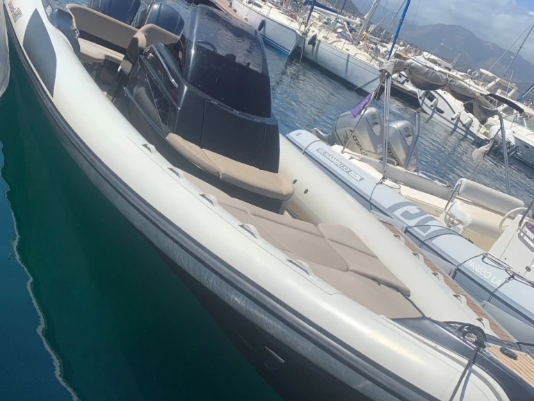 Bareboat Rental RIB Lomac with a boat licence
