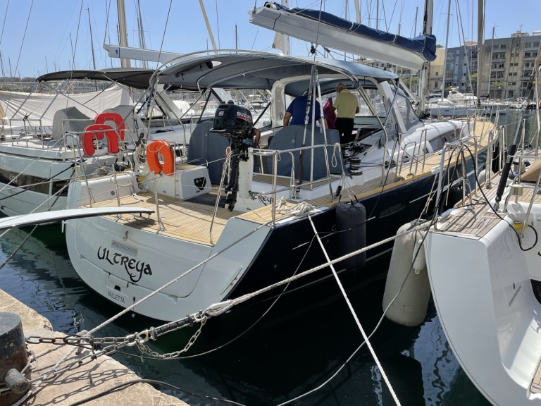 Bareboat Rental Sailboat Bénéteau with a boat licence