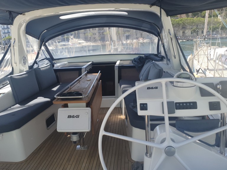 Sailboat rental with or without captain Bénéteau Lefkáda