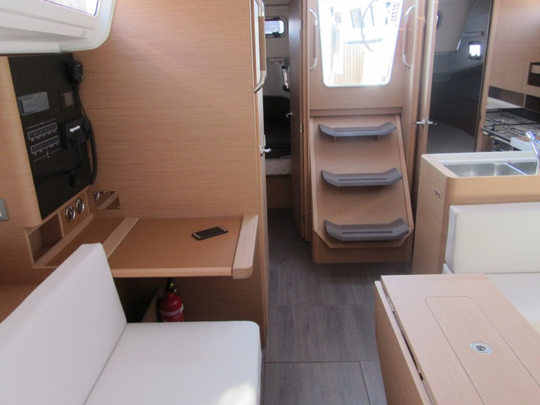 Boat rental Jeanneau Sun Odyssey 380 in San Vincenzo on Samboat