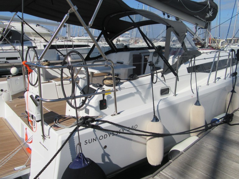 Sailboat rental with or without captain Jeanneau San Vincenzo