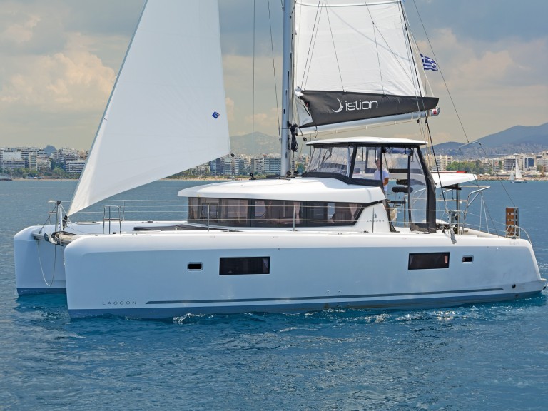 Boat rental Lagoon Lagoon 42 in Lávrio on Samboat