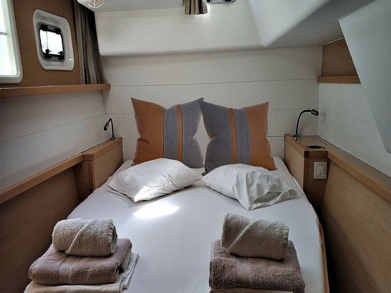 Lagoon Lagoon 450 F in Alimos on SamBoat