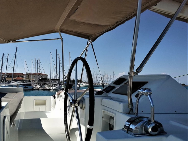 Yacht charter Alimos cheap Lagoon 450 F