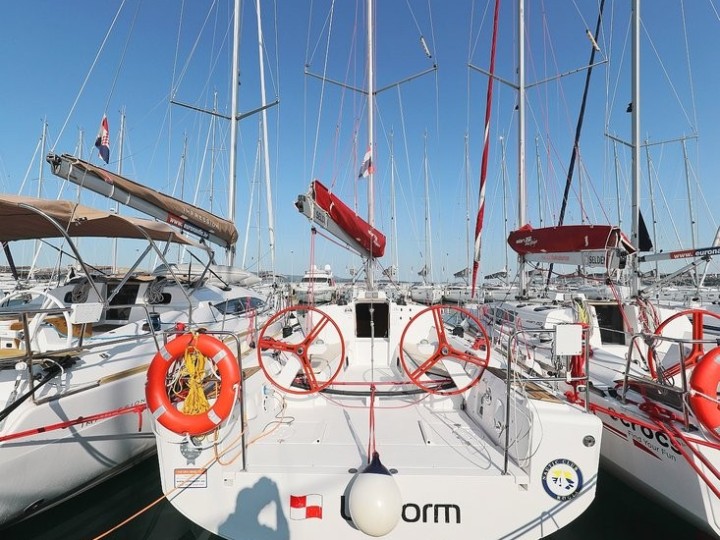 Rent a Elan Elan 350 Performance Biograd na Moru