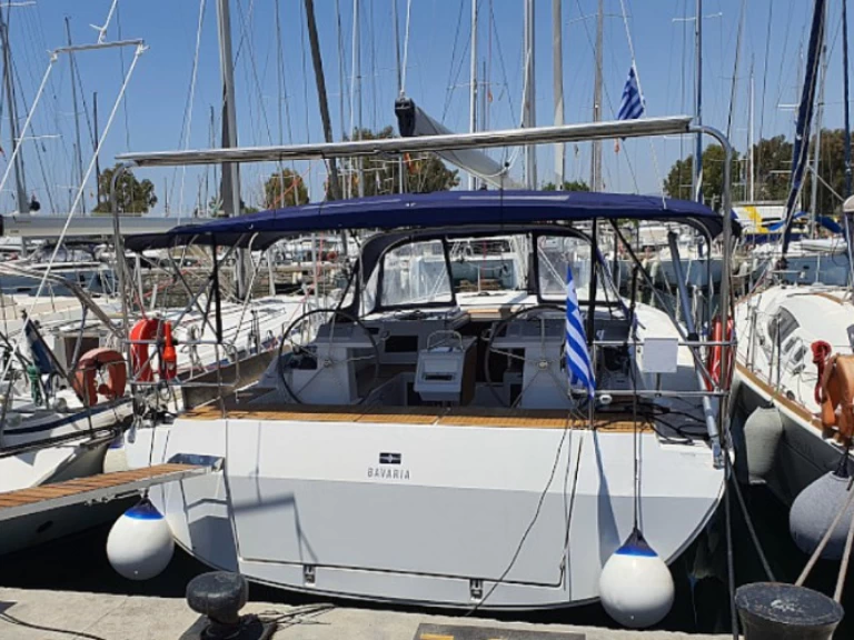 Boat rental Bavaria Bavaria C45 in Alimos on Samboat