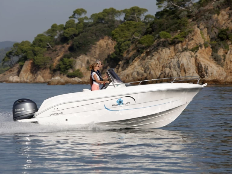 Boat rental Pacific Craft PACIFIC CRAFT 545 in Marseille on Samboat