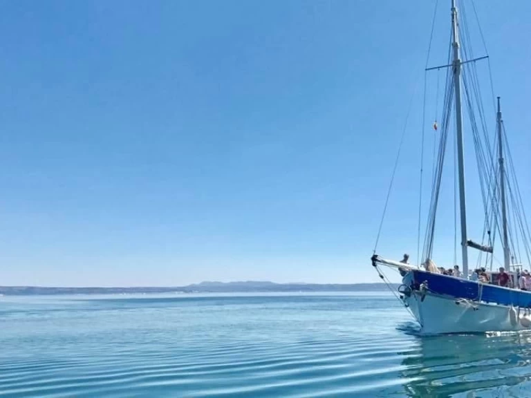 Yacht charter Marseille cheap AVERSA 23