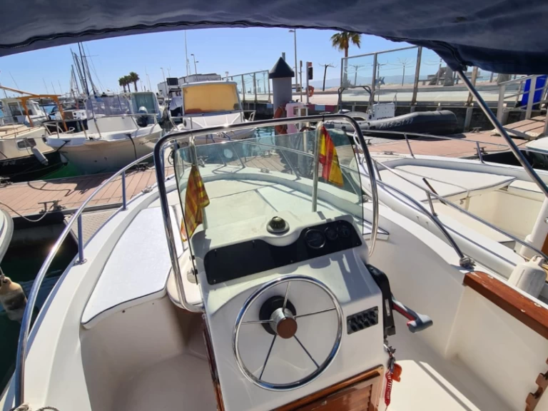 Capelli Cap 18 in l'Estartit on SamBoat