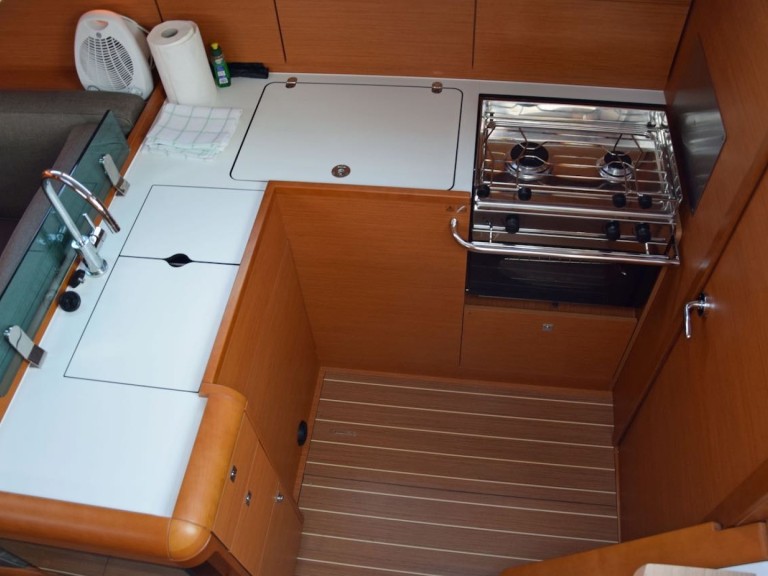 Bareboat Rental Sailboat Jeanneau with a boat licence