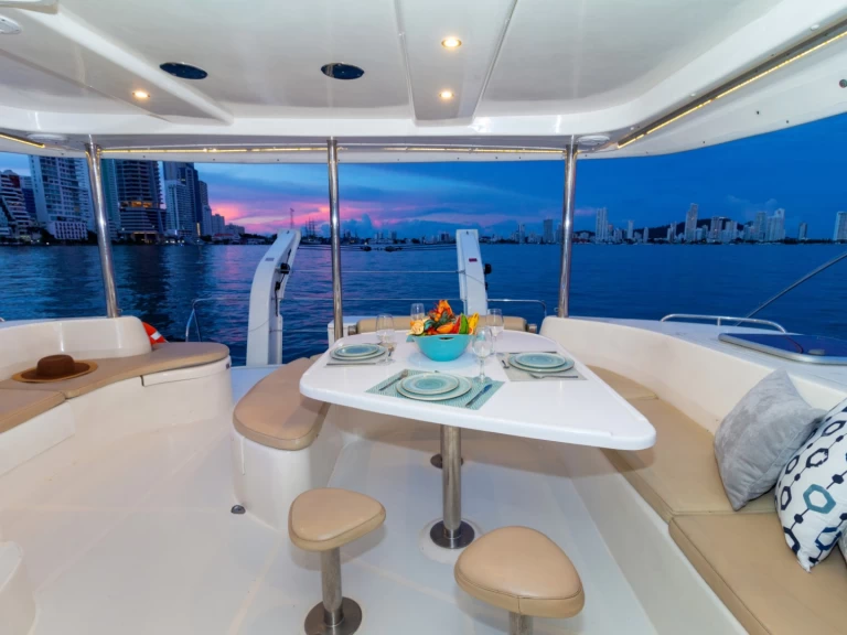 Motorboat rental in Cartagena - Leopard Leopard 47 Powercat