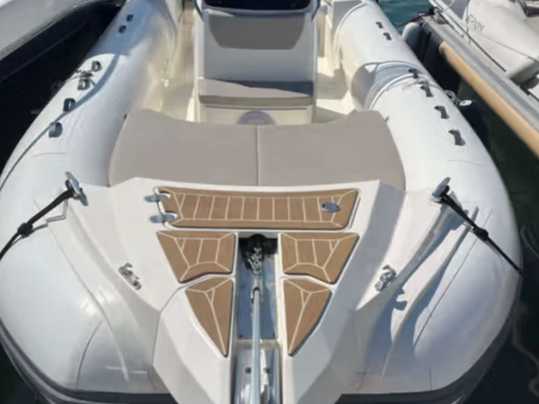 Capelli Tempest 700 luxe  in Lège-Cap-Ferret on SamBoat