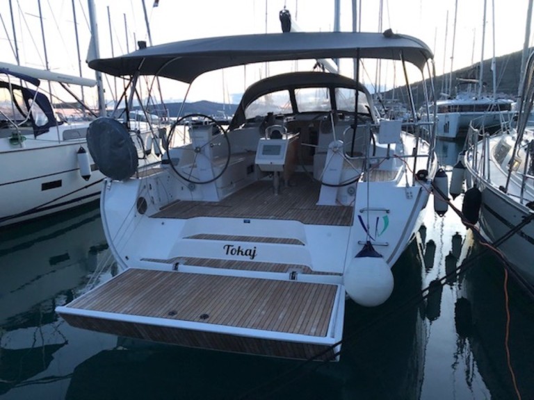 Sailboat for rent Seget Donji at the best price