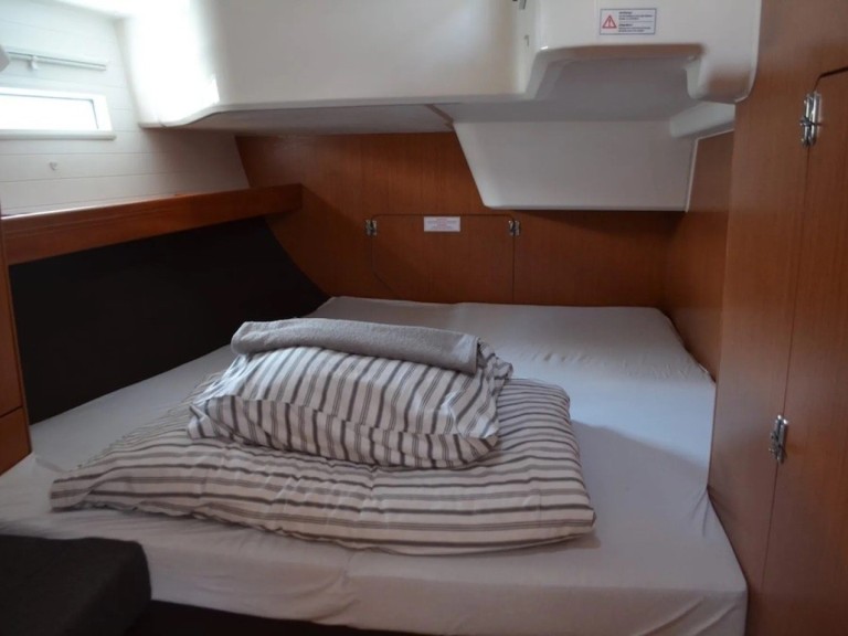 Bareboat Rental Sailboat Bavaria with a boat licence