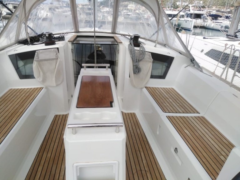 Rent a Bénéteau Oceanis 38.1 Seget Donji