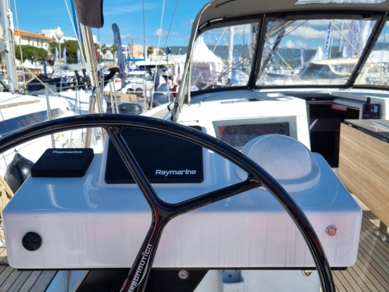Yacht charter Marseille cheap Dufour 470