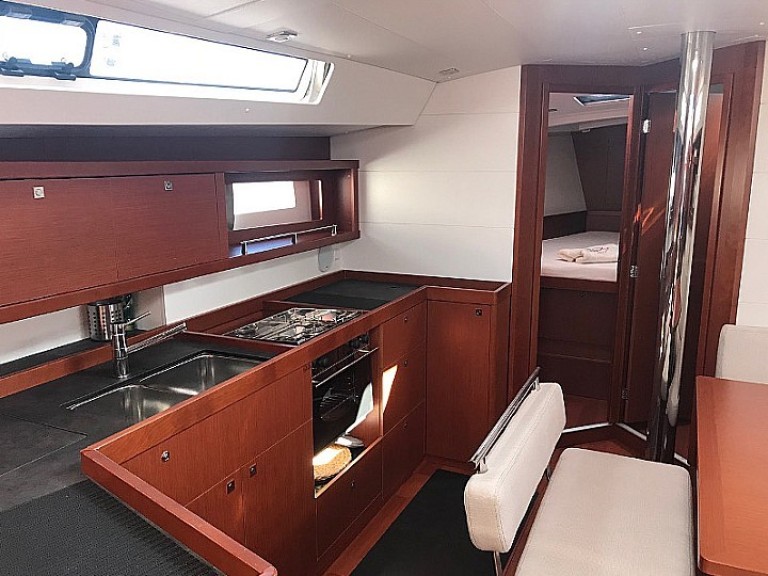 Rent a Bénéteau Oceanis 45 La Spezia