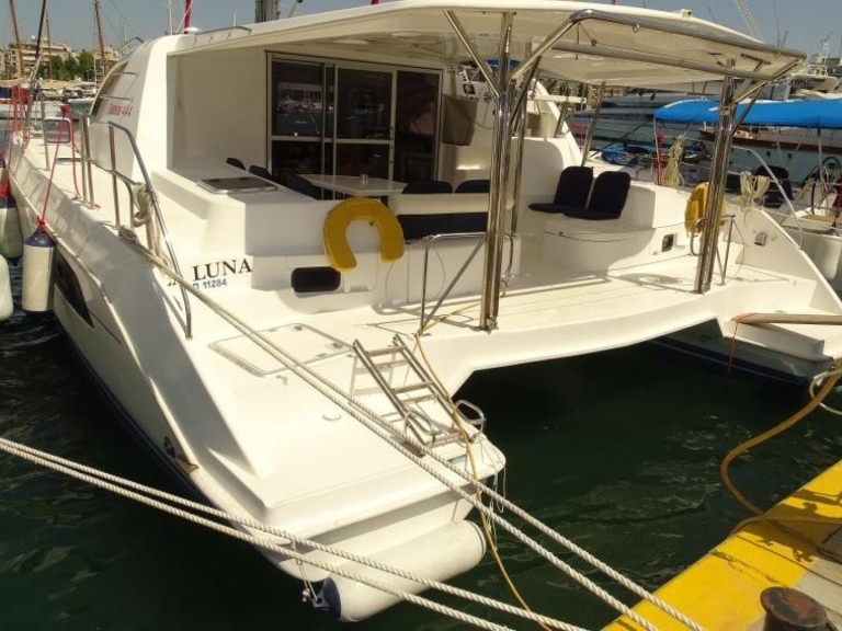 Catamaran rental in Palma de Mallorca - Robertson and Caine Leopard 44