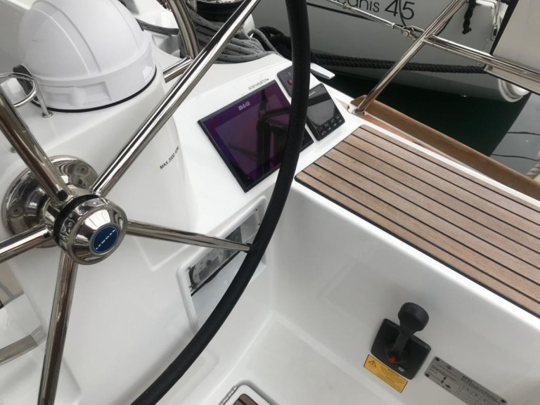 Yacht charter Palma de Mallorca cheap Sun Odyssey 519