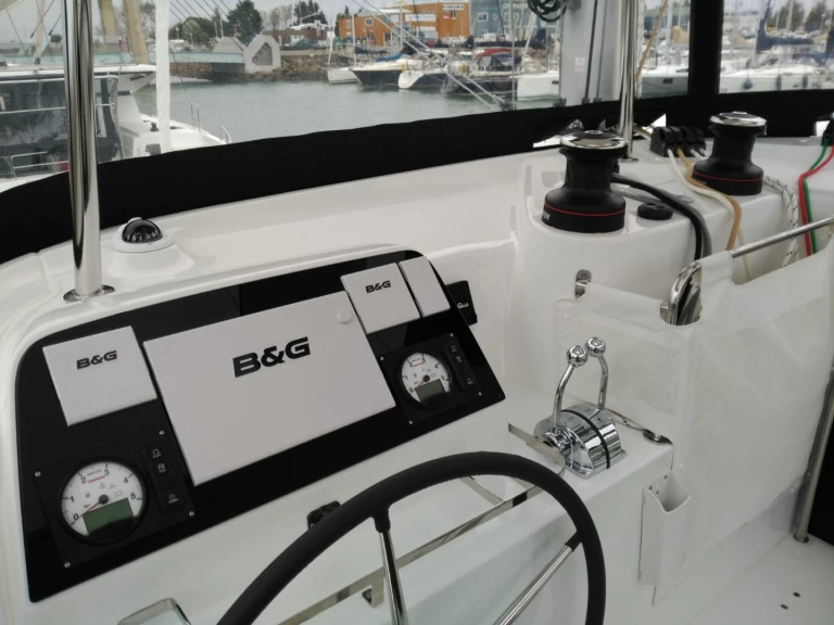 Yacht charter Saint Vincent (Island) cheap Lagoon 42