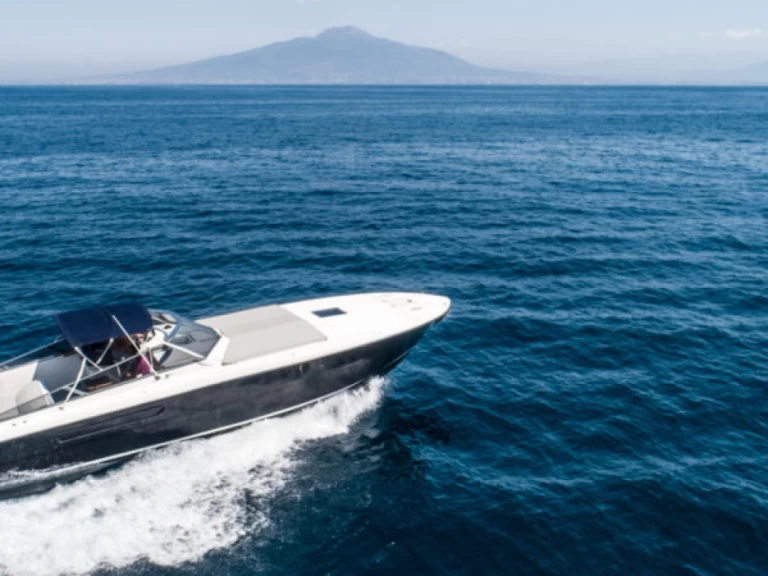 Boat rental Itama Itama 38 in Sorrento on Samboat