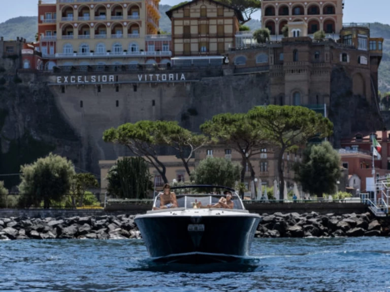 Bareboat Rental Motorboat Itama with a boat licence