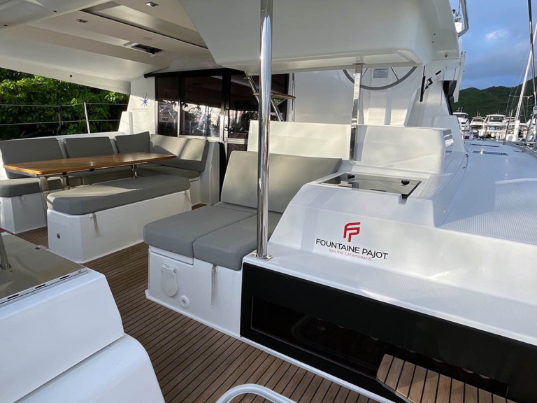Catamaran rental in Road Town - Fountaine Pajot Astrea 42