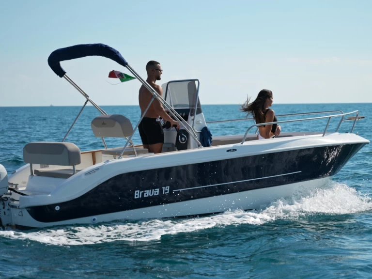 Bareboat Rental Motorboat Mingolla with a boat licence