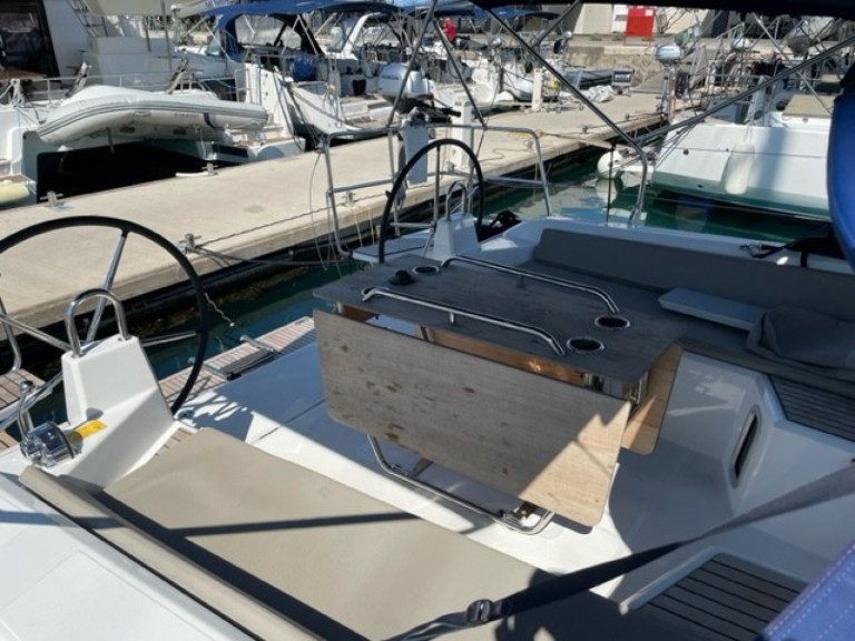 Sailboat rental with or without captain Bénéteau Seget Donji