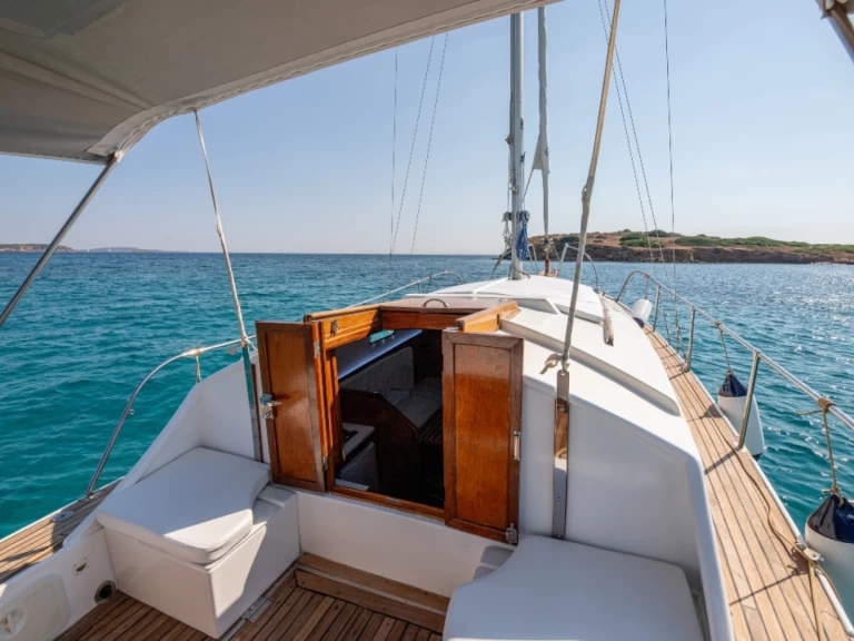 Bareboat Rental Sailboat Traditional with a boat licence