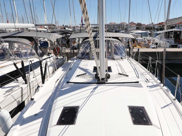 Boat rental Bavaria Bavaria C42 in Biograd na Moru on Samboat