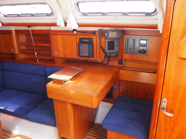 Yacht charter Arzon cheap DEHLER 36
