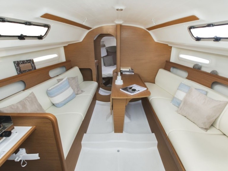 Yacht charter Arzon cheap FIRST 25