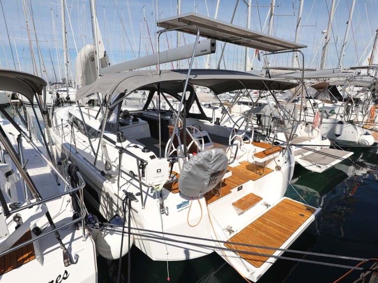 Bareboat Rental Sailboat Bavaria with a boat licence